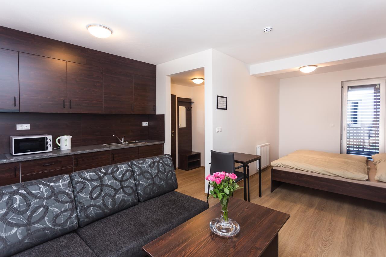 Barok Hotel And Apartments Братислава Экстерьер фото