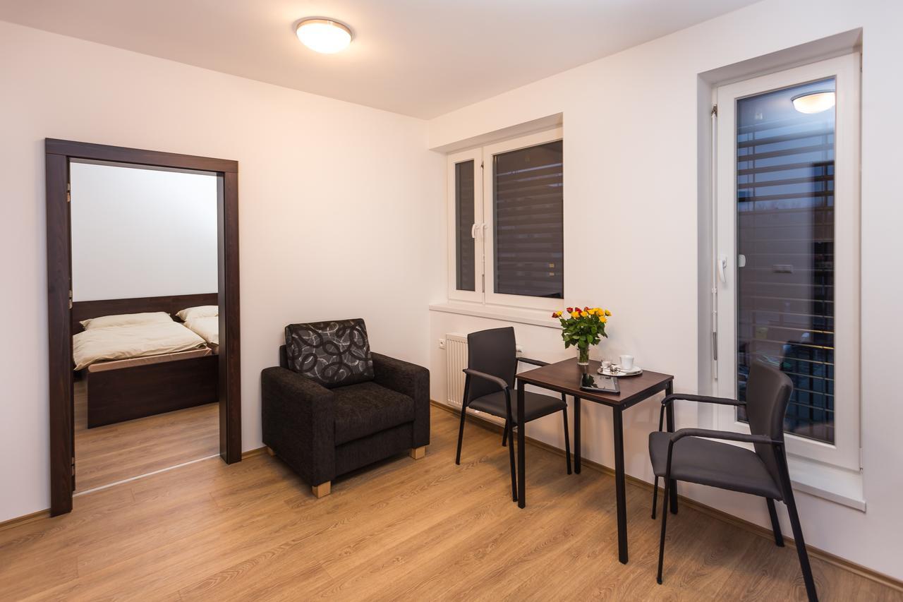 Barok Hotel And Apartments Братислава Экстерьер фото