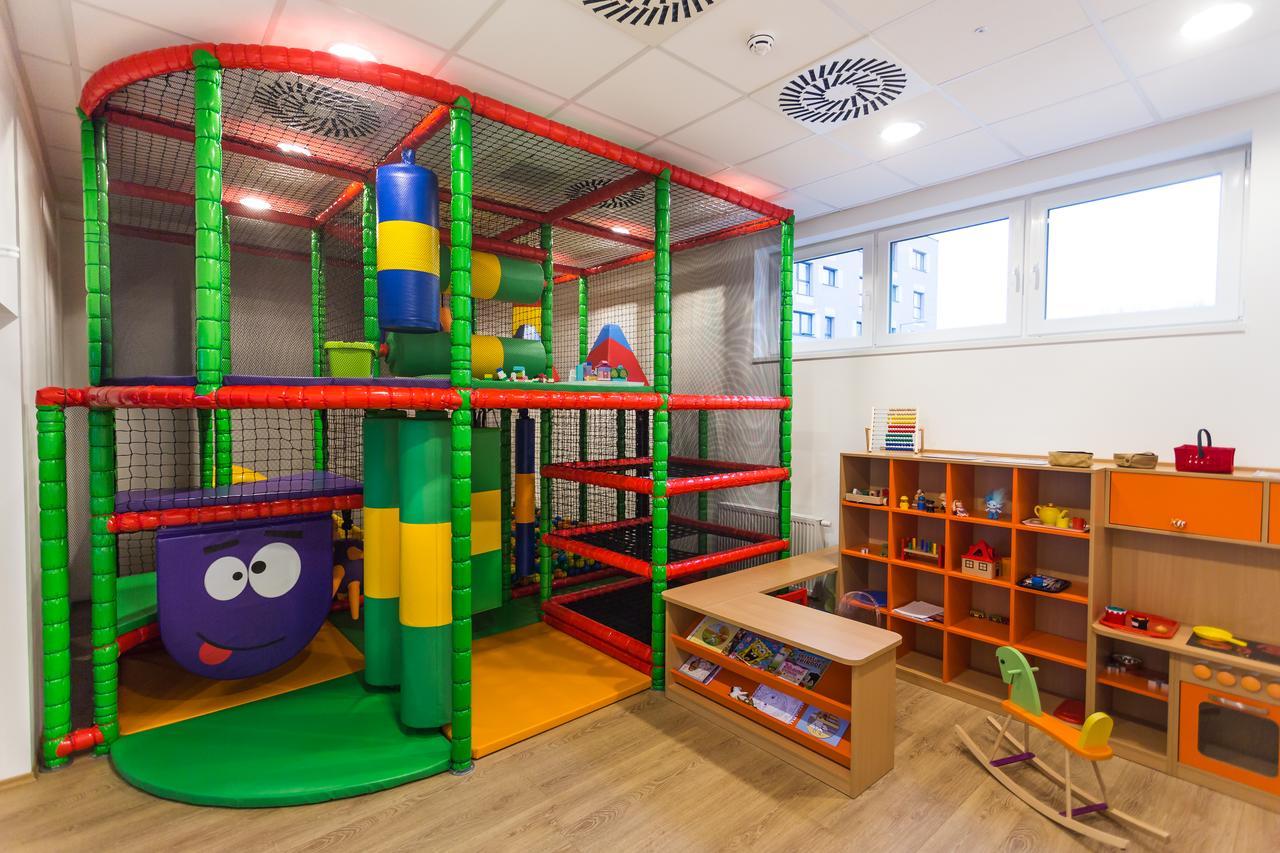 Barok Hotel And Apartments Братислава Экстерьер фото
