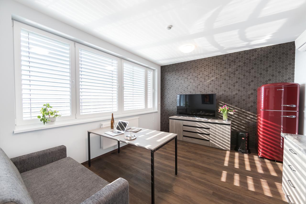 Barok Hotel And Apartments Братислава Экстерьер фото