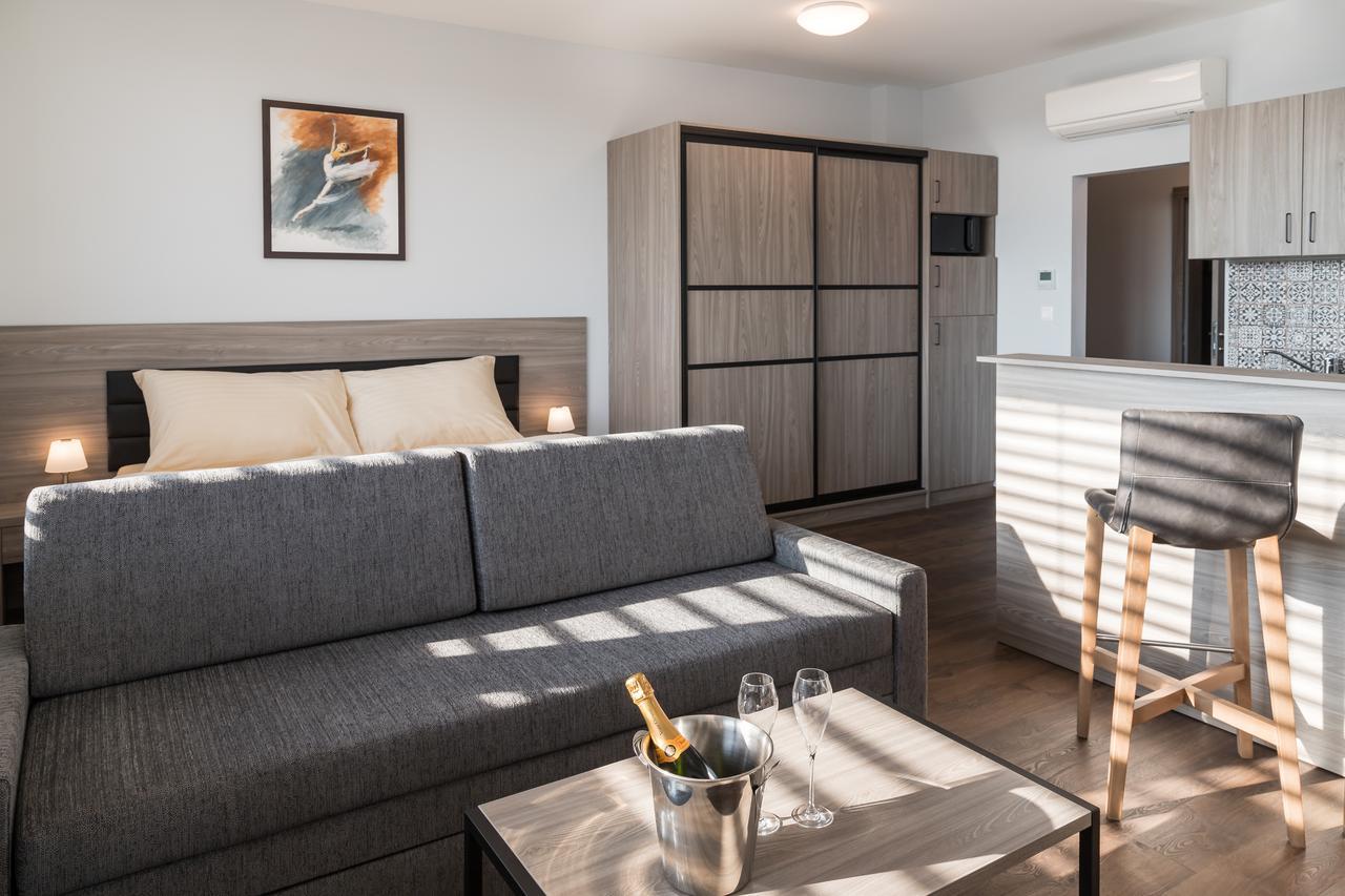 Barok Hotel And Apartments Братислава Экстерьер фото