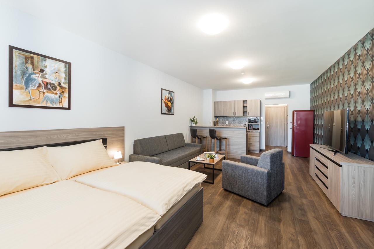 Barok Hotel And Apartments Братислава Экстерьер фото