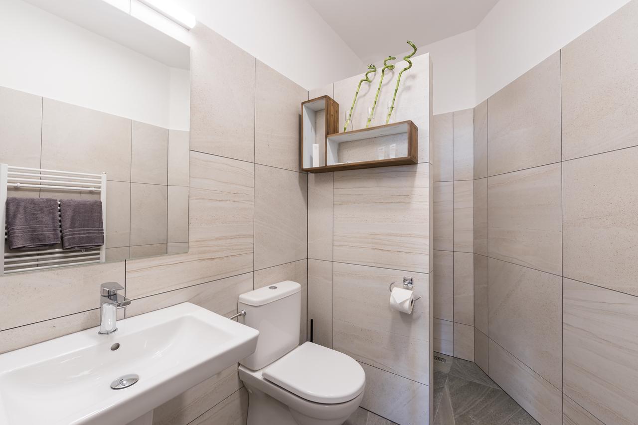 Barok Hotel And Apartments Братислава Экстерьер фото