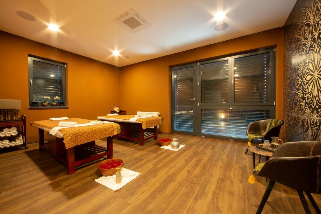 Barok Hotel And Apartments Братислава Экстерьер фото